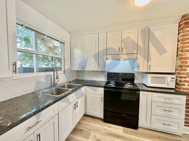 Building Photo - 3414 Pacific Ave