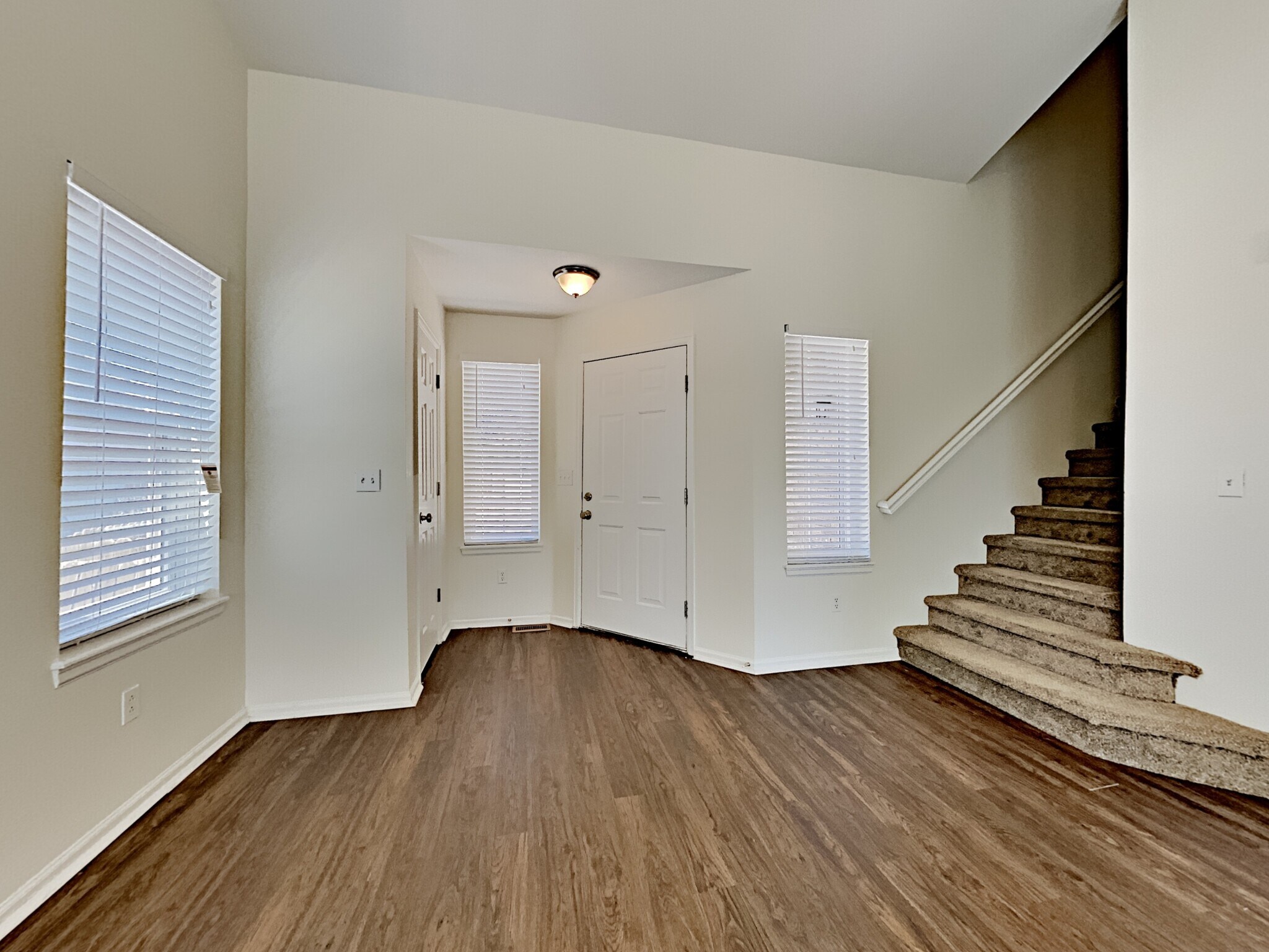 Building Photo - 19984 E Lasalle Dr