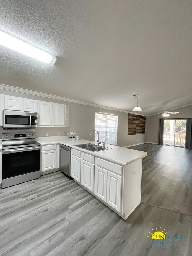 Building Photo - Charming 3 Bedrooms Home in Shalimar!