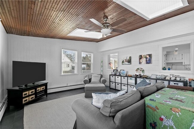 Building Photo - 84 Birchwood Dr