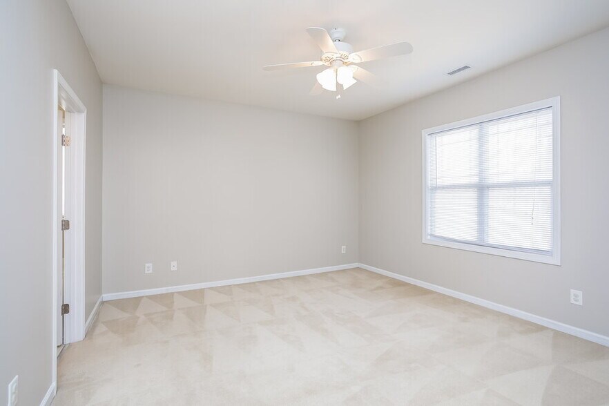 Building Photo - 200 Willowbrook Cir