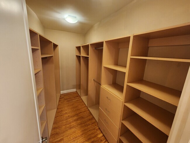 Building Photo - 11131 Sunshine Ter