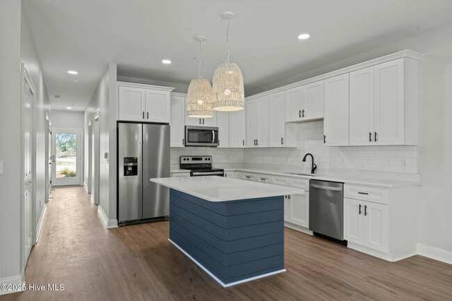 Building Photo - 400 Lighthouse Ln