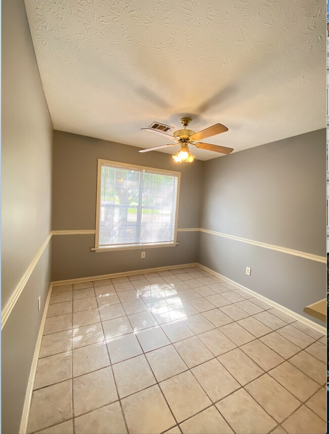 Building Photo - Northpointe Duplex Available for May!