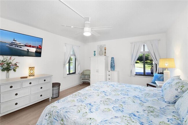 Building Photo - 5111 SE Miles Grant Rd