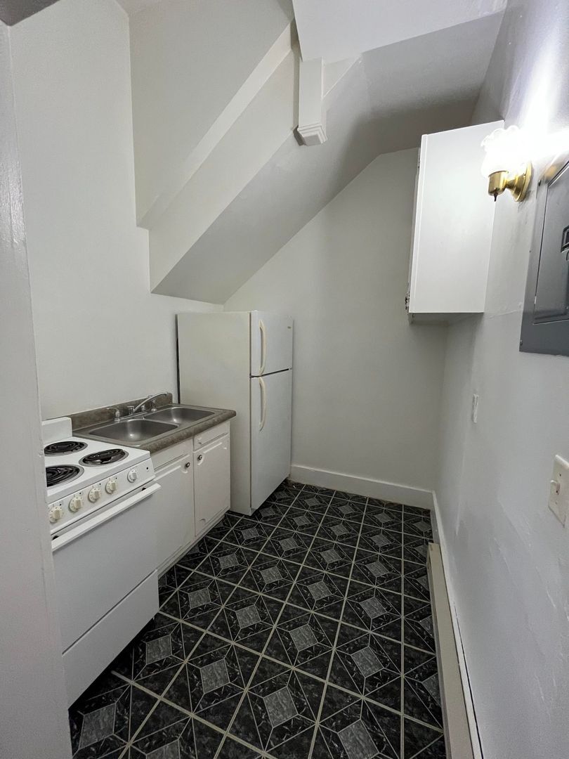 Building Photo - 911 N 9th St Rd