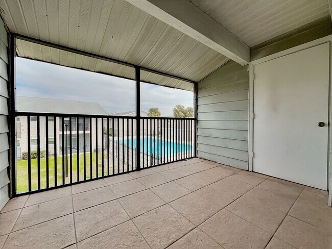 Building Photo - 865 Sky Lake Cir