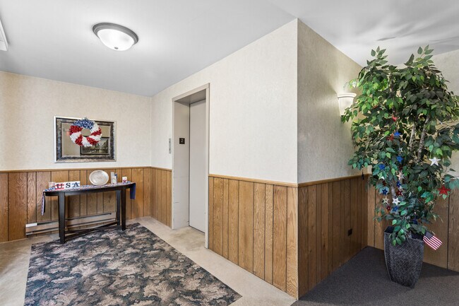 Building Photo - 7510 Farmingdale Dr