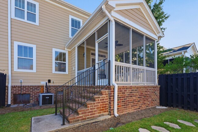 Building Photo - 313 Lakeview Dr