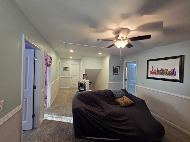 Building Photo - 335 Niblick Dr