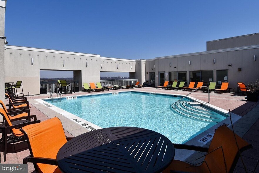 Building Photo - 851 N Glebe Rd