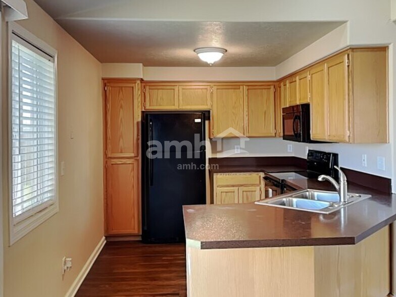 Building Photo - 4378 Northside Dr NE