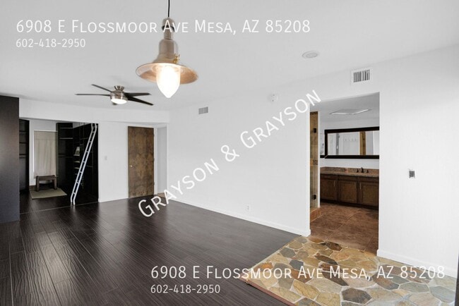 Building Photo - Stunning Two-Bedroom Home Ready for Immediate Move-In!