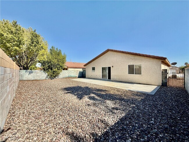 Building Photo - 4912 River Splash Ave