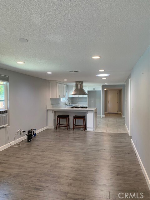 Building Photo - 417 S Flower St