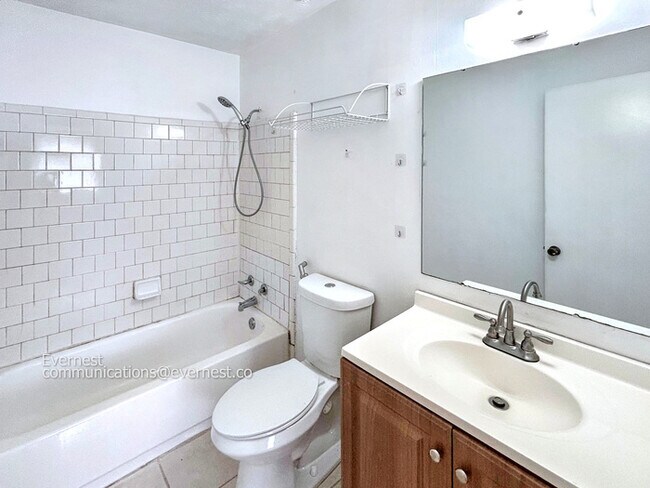Building Photo - 925 Pine Oak Trail