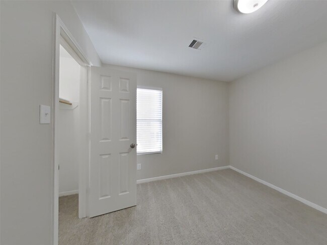 Building Photo - 16821 Greenhouse St