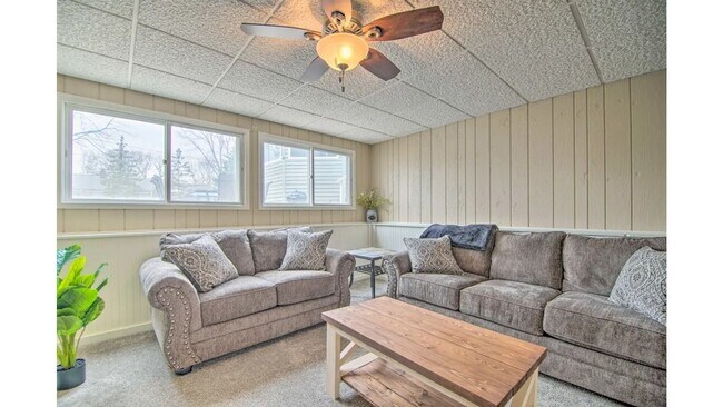 Building Photo - Beautiful Home at Silver Lake