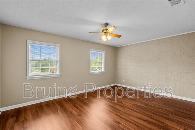 Building Photo - 1825 Johnson St
