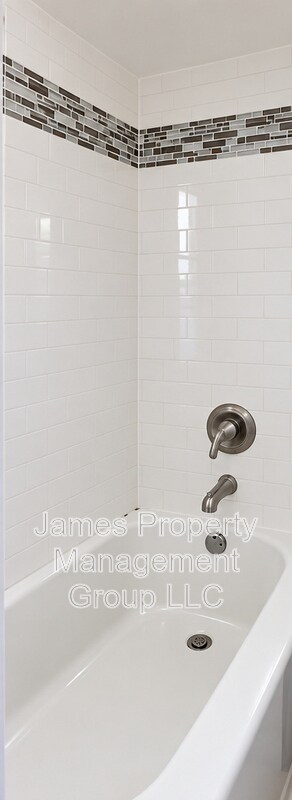 Building Photo - 458 Oak St