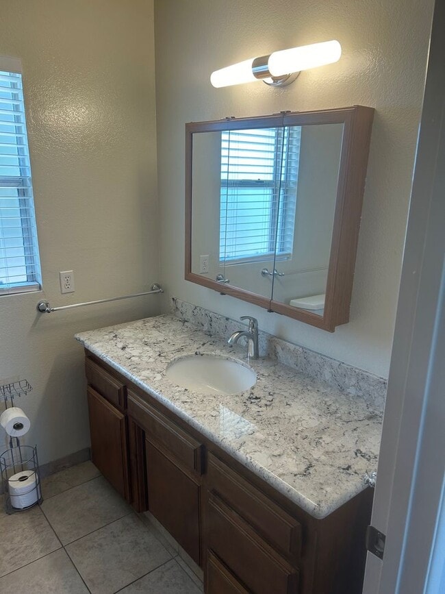 Building Photo - Large one bedroom with ocean views