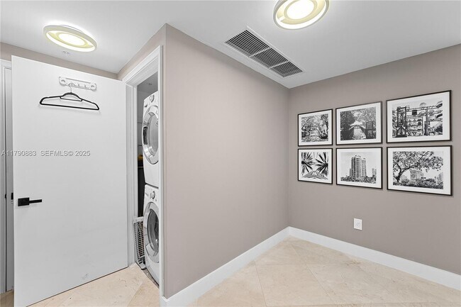 Building Photo - 3400 SW 27th Ave