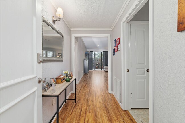 Primary Photo - 2400 N Braeswood Blvd