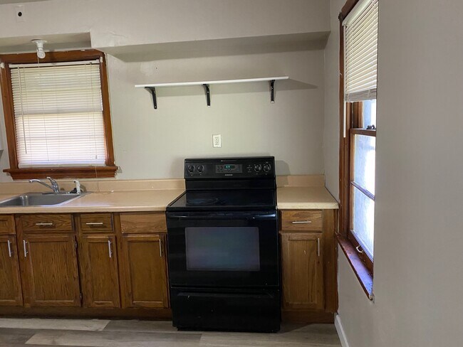 Building Photo - 835 Canaan Ave