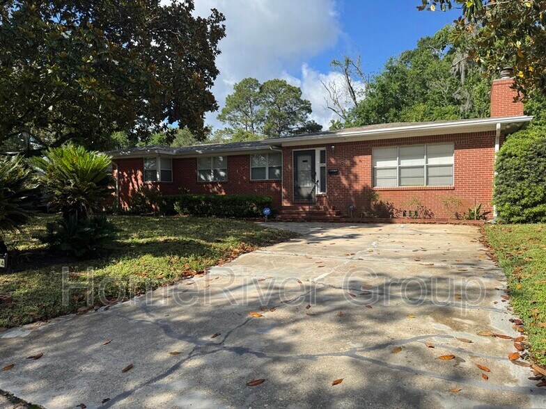 Building Photo - 2204 Tegner Dr