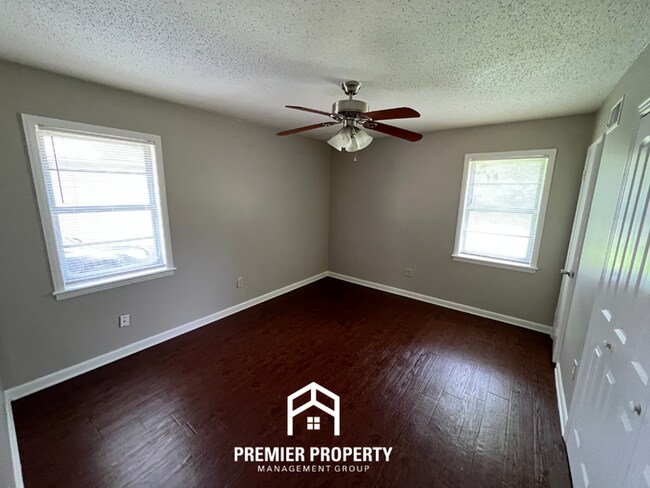 Building Photo - Charming 3BR/2BA in 38118 | Low-Maintenance Tile Floors, Bay Window & Patio