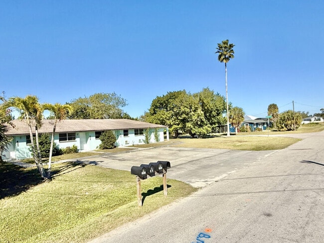 Building Photo - 3405 Palm Dr