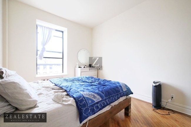 Building Photo - 210 Park Place