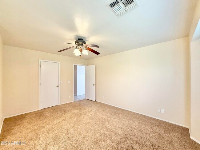 Building Photo - 2321 E Remington Pl