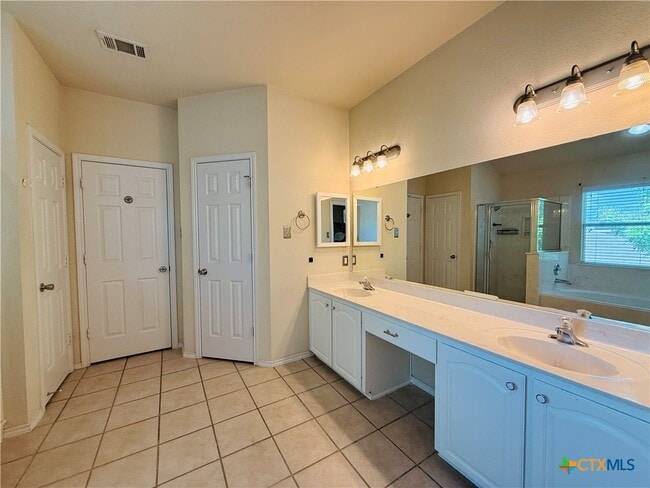 Building Photo - 109 W Great Plains Trail