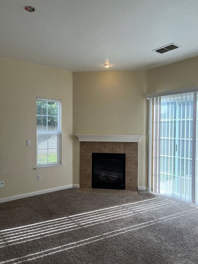 Park River Oak Circle Condo Available Now... 7733 Park River Oak Cir Sacramento CA 95831