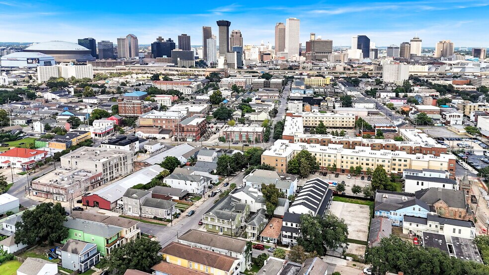 Building Photo - 1836 Baronne St