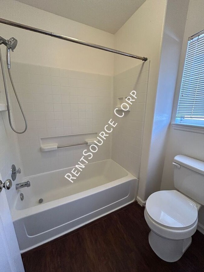 Building Photo - 3210 Lantana Ct