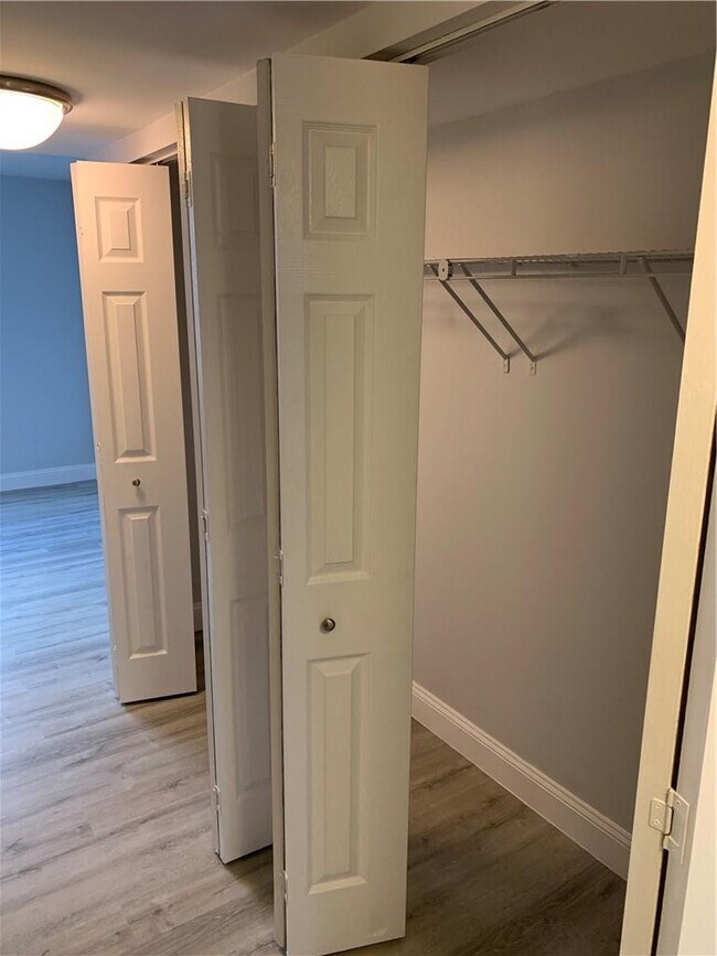 Building Photo - 520 SE 5 Ave