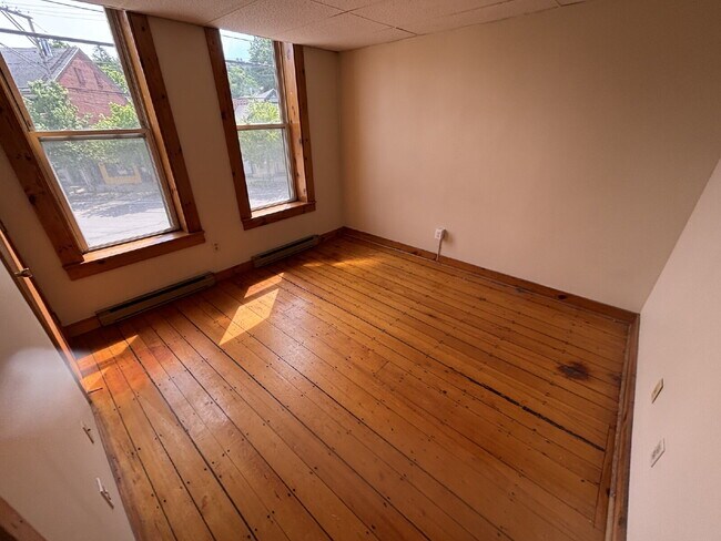 Building Photo - Sun-Drenched & Spacious 1BR Apartment in South Berwick
