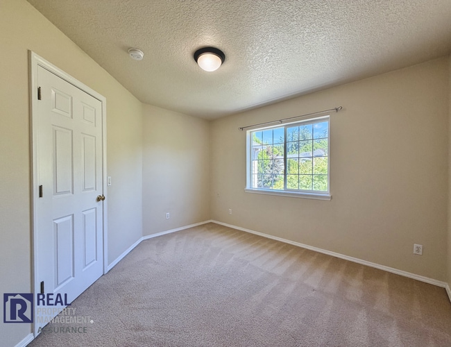 Building Photo - Spacious 4BR/2.5BA Beaverton Home with 3-Car Garage and Covered Deck