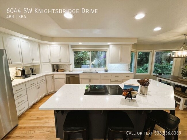 Building Photo - 6044 SW Knightsbridge Dr