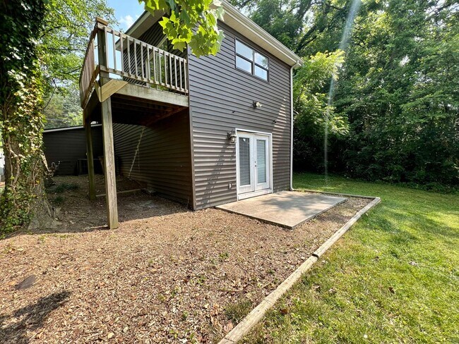 Building Photo - ADORABLE CONTEMPORARY 2 BEDROOM IN THE HEART OF WEST HILLS!!!