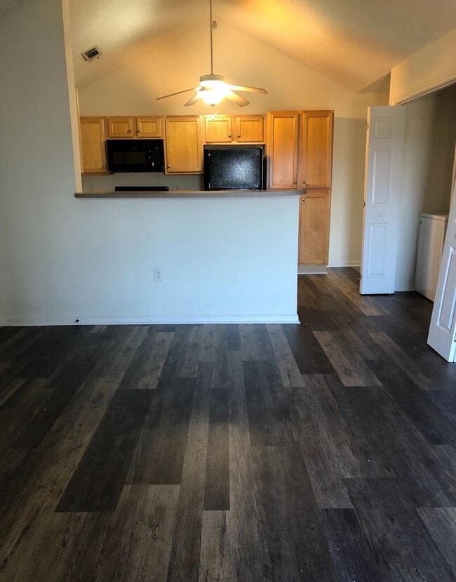 Building Photo - 222 Harts Cove Way