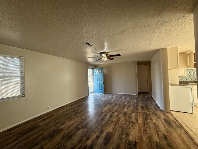 Building Photo - 1809 E Bayley St