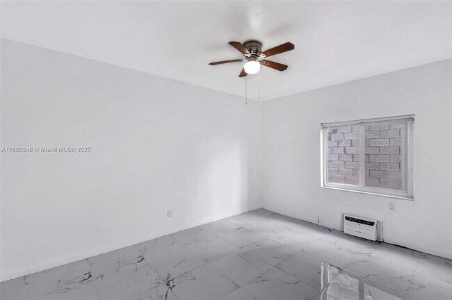 Building Photo - 215 30th St