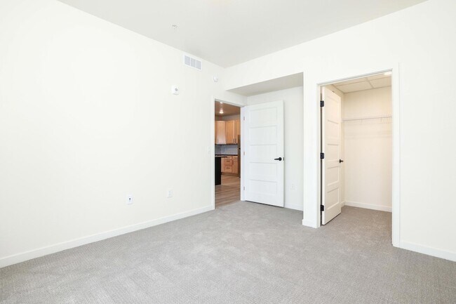 Building Photo - 28 7th St NE