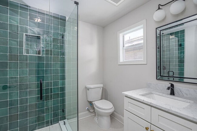 Building Photo - 1107 E 32nd St