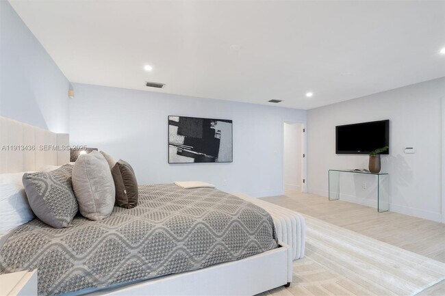 Building Photo - 6900 SW 136th St