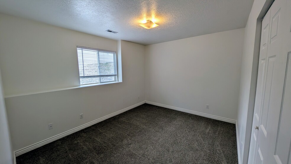 Building Photo - 4372 S 1000 W