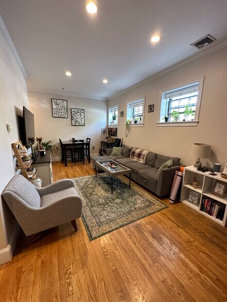 Primary Photo - 779 E 5th St